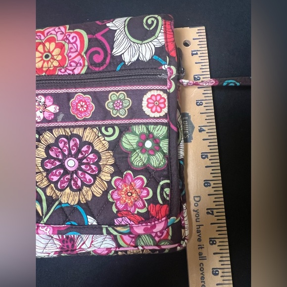 VERA BRADLEY CROSSBODY BAG/PURSE IN BROWNS/PINKS FLORALS.  Great Condition. - Picture 3 of 10